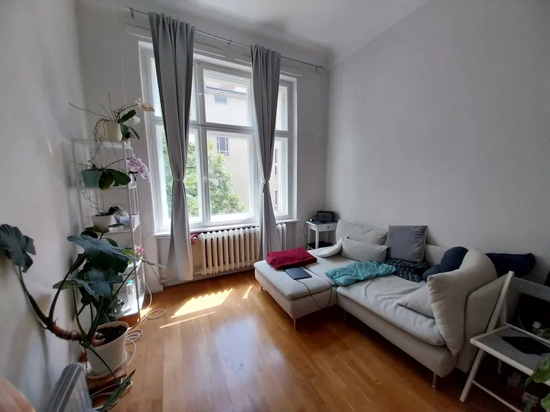 Schöne Altbauwohnung in Berlin-Wilmersdorf - Befristet auf 2-3 Jahre und Teilmöbliert — photo 1